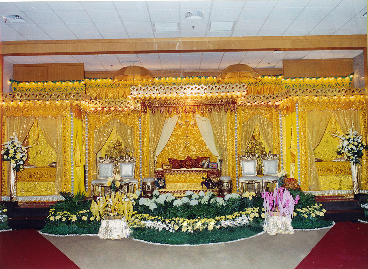 Pelaminan Adat